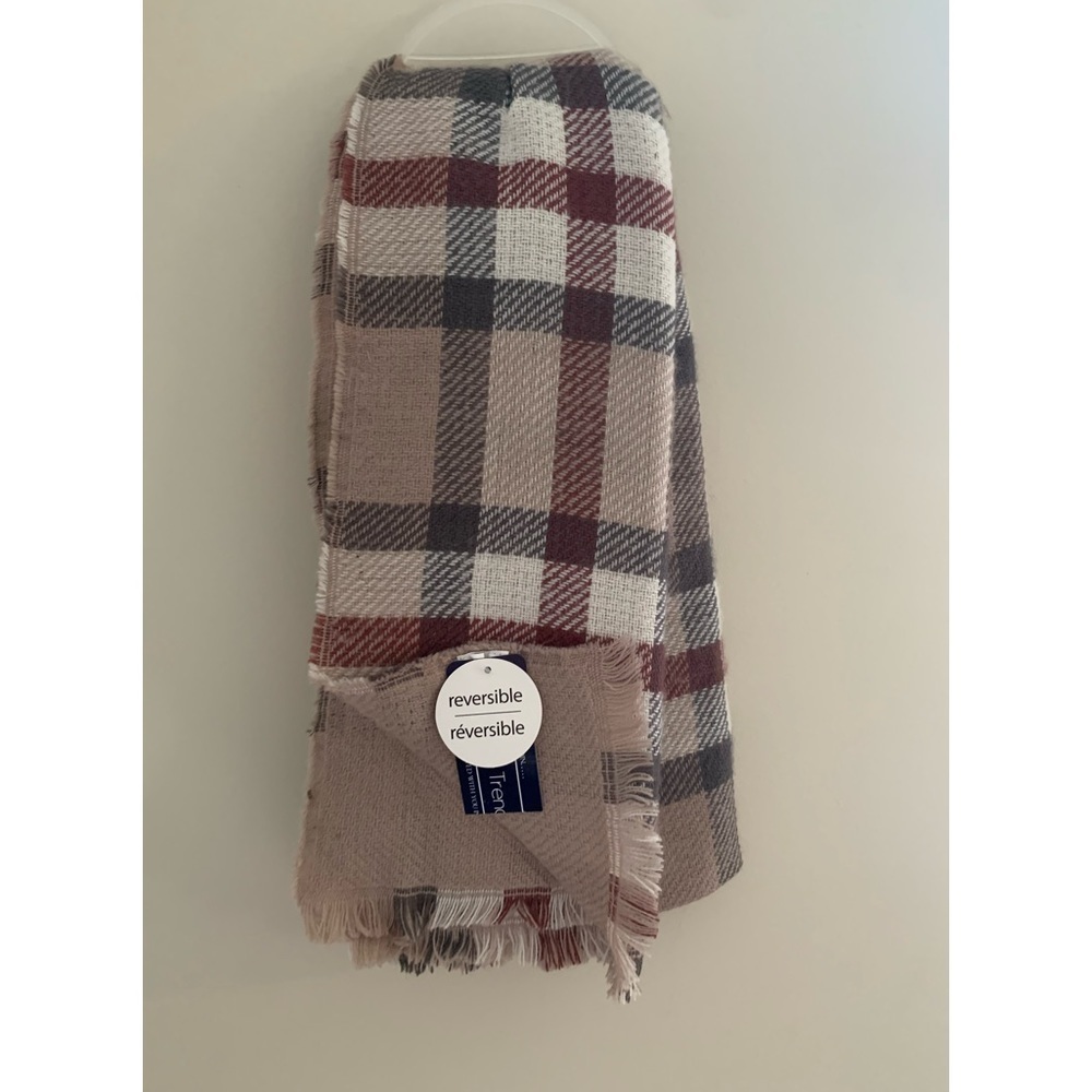 NWT irreversible scarf one size